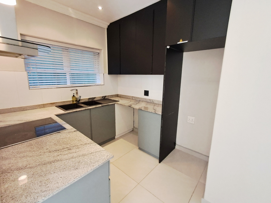 To Let 1 Bedroom Property for Rent in Sea Point Western Cape